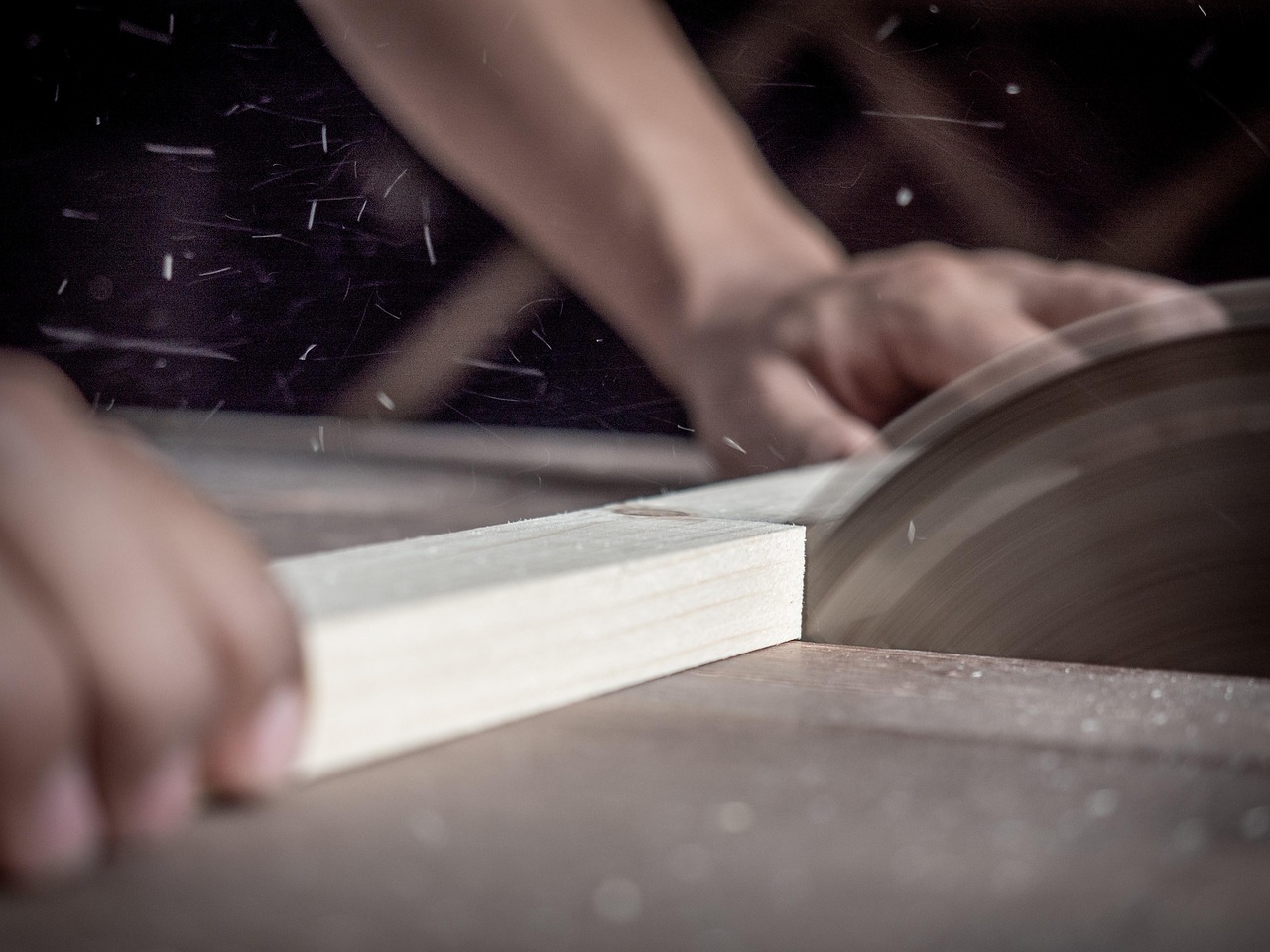 hands, saw, carpenter, wood, cutting, work