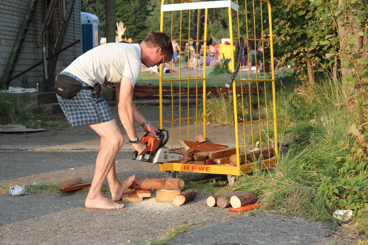 security, chainsaw, saw, saw off, tribe, woodwork, danger, dangerous, risk of injury, chainsaw, chainsaw, chainsaw, chainsaw, chainsaw