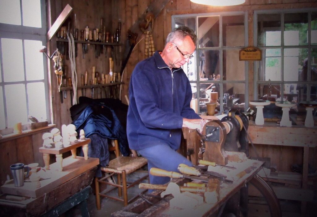 craft, artisanal, carpenter, woodworker, woodworking, woodcarver, lathe, wood turner, workplace, craftsmanship, carpenter, carpenter, carpenter, carpenter, carpenter, woodworking