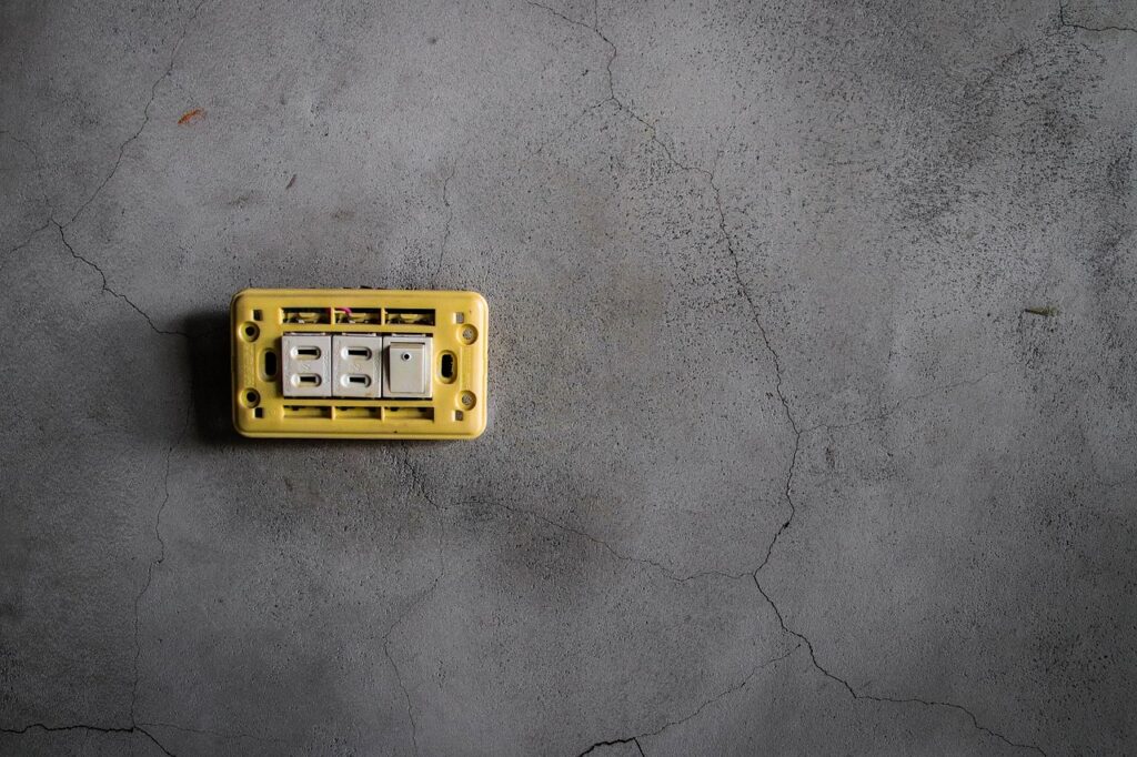 socket, cement, crack