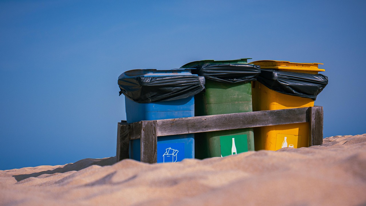 garbage can, disposal, sand, desert, beach, recycling, recycle, garbage, waste, nature, environment, environmental protection, waste separation, paper bin, paper, plastic, ecology, waste paper, plastic waste, pollution, trash bag