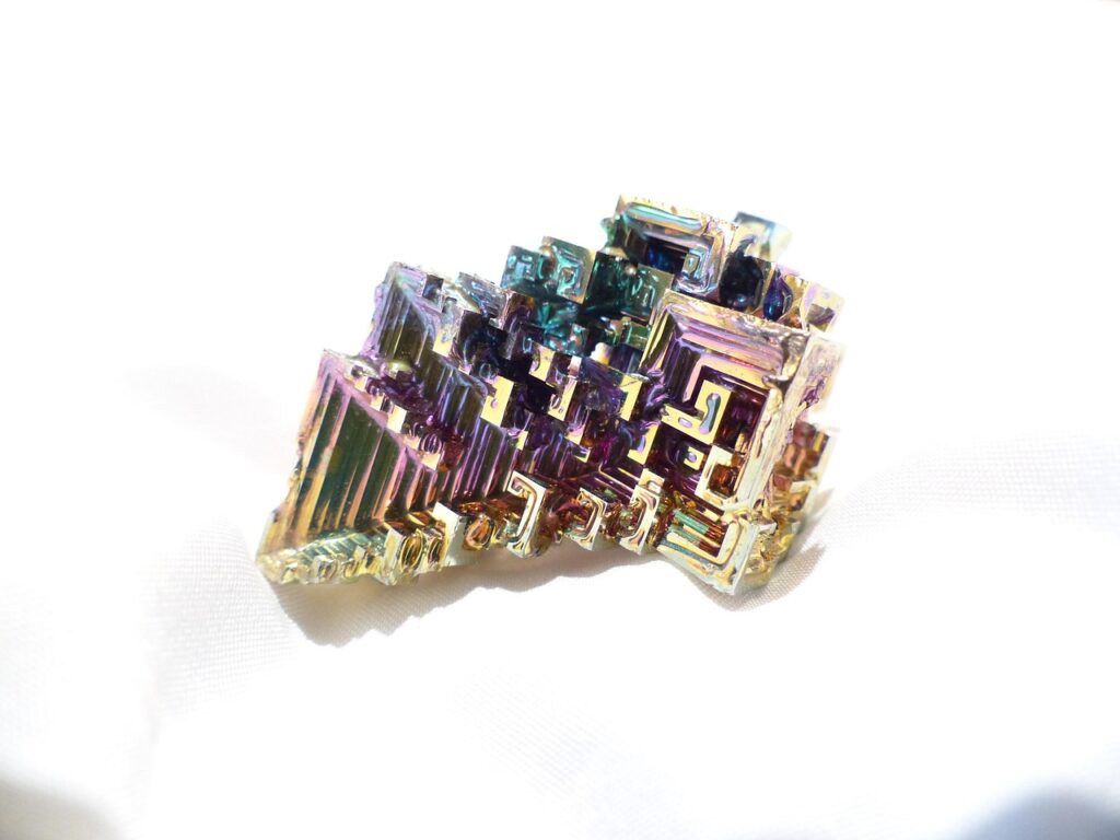 shimmering, mineral, dazzling, bismuth, bismuth crystal, bismuth crystal level, bred, esthetic, staircase shaped, crystal structure, coloured, multicoloured, metallic, metallic gloss, glittering, synthetic, synthetic bismutkristall, tint, spectrum, color spectrum, chemical element, element, brittle, coarse crystalline, metal, semi metal, rhomboedrische crystal structure, rhomboedrisch