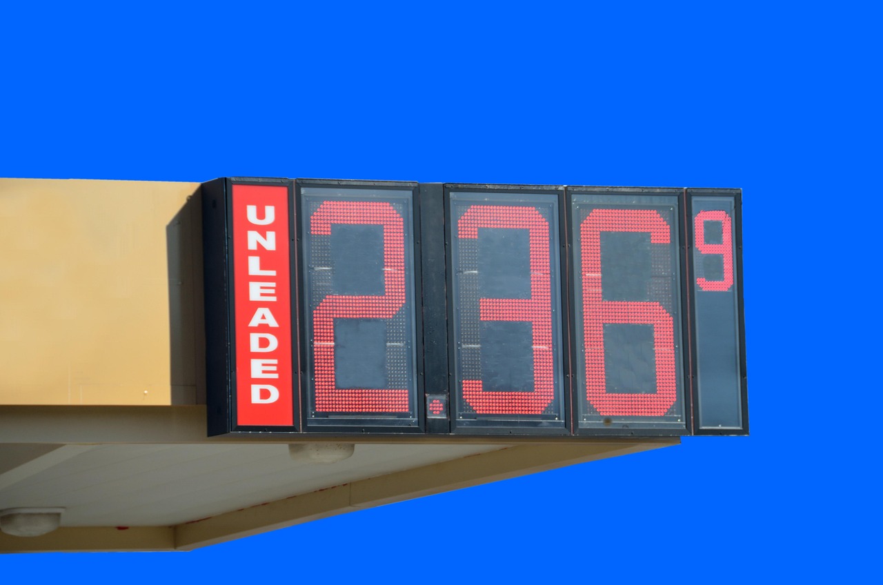 gas price, sign, fuel, unleaded, isolated background, gasoline, gas, price, petrol, oil, petroleum, pump, cost, energy, transportation, industry, station, gallon, regular, economy, inflation, service, car, automobile, filling, travel, opec, blue economy, car wallpapers, blue service